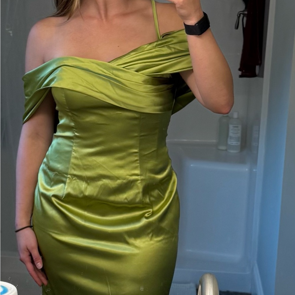 Elegant Green Off-Shoulder Dress